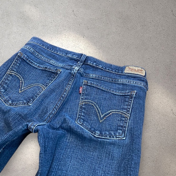 Levi’s 515 Mid-High Bootcut Jeans - Picture 4 of 7